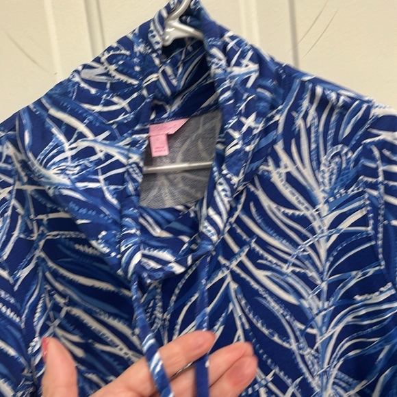 Lilly Pulitzer multi print pullover in size large - Picture 2 of 5